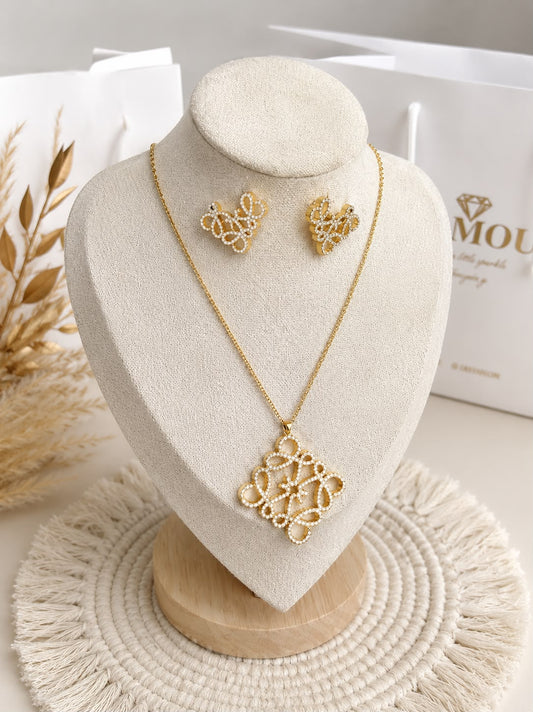 TRENDY SET (NECKLACE AND SEARRINGS)